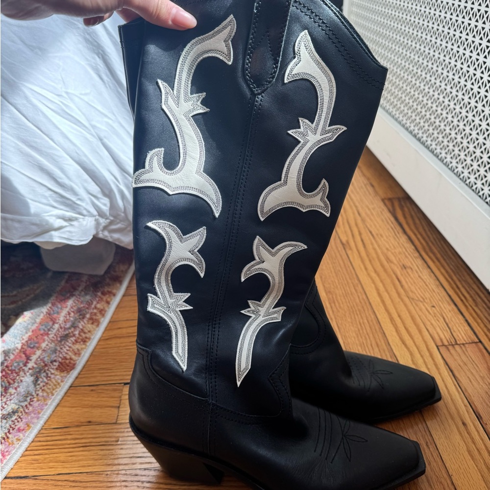 Dolce Vita Black Western Heeled Boots with White Embroidery - Picture 2 of 7